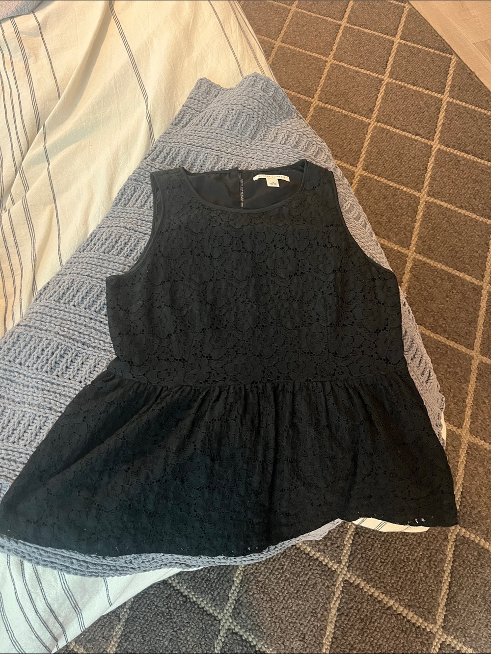 Banana Republic Black Lace Peplum Top (sz 4)